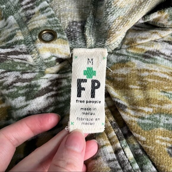 Free People Army Green Camouflage Hooded Sweatshirt Size Medium - Picture 4 of 6